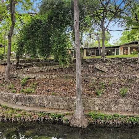 ウィンバリー Rock House On Cypress Creekヴィラ エクステリア 写真