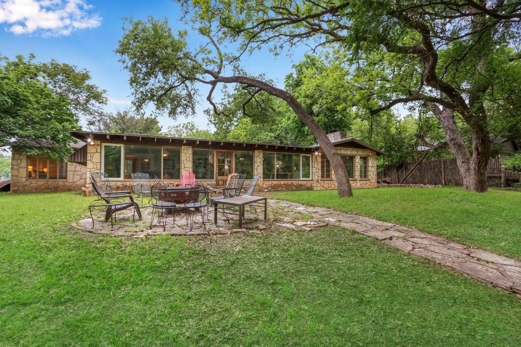 ウィンバリー Rock House On Cypress Creekヴィラ エクステリア 写真