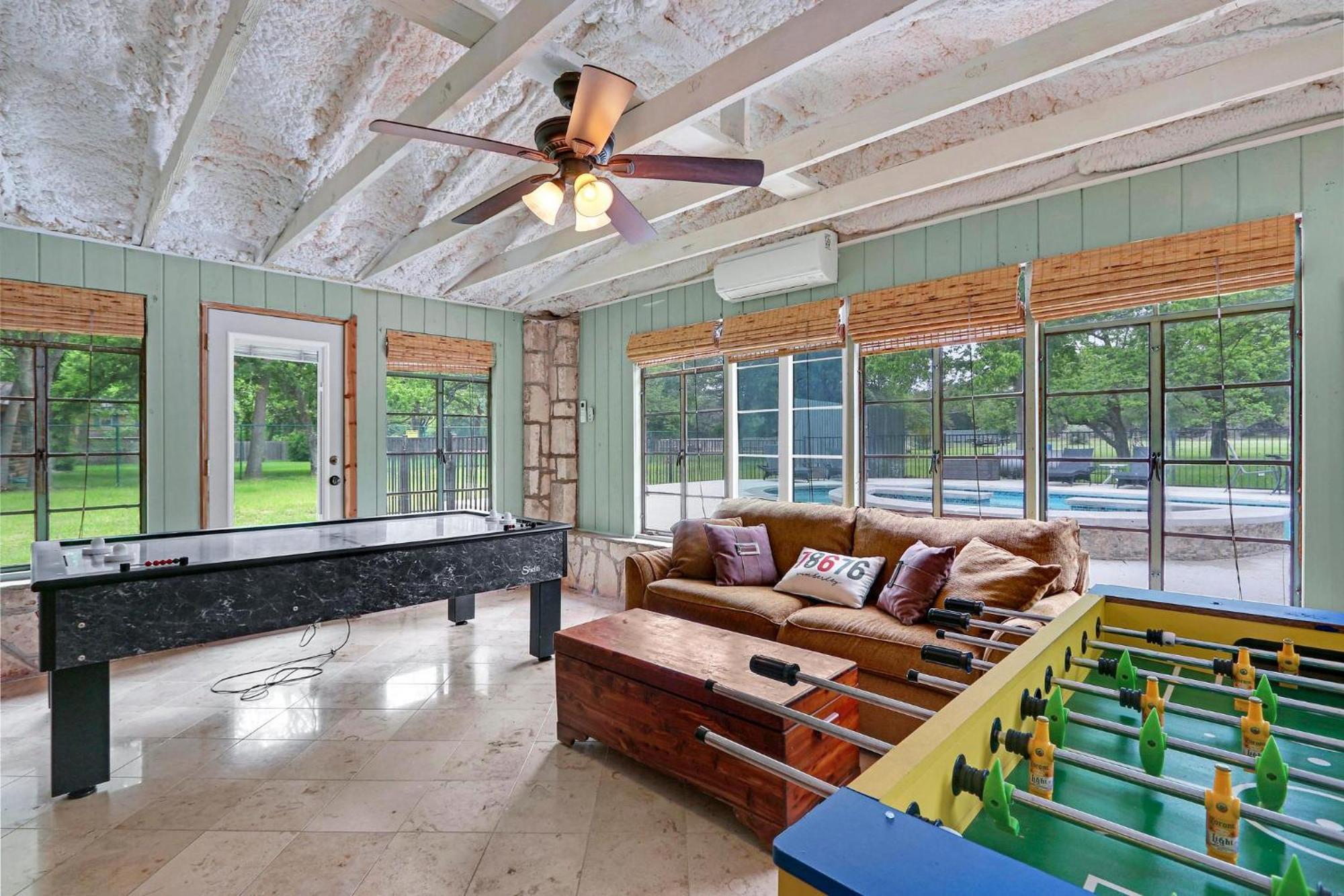 ウィンバリー Rock House On Cypress Creekヴィラ エクステリア 写真