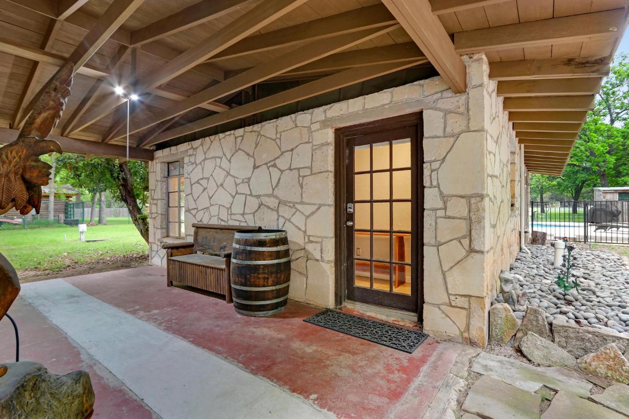 ウィンバリー Rock House On Cypress Creekヴィラ エクステリア 写真