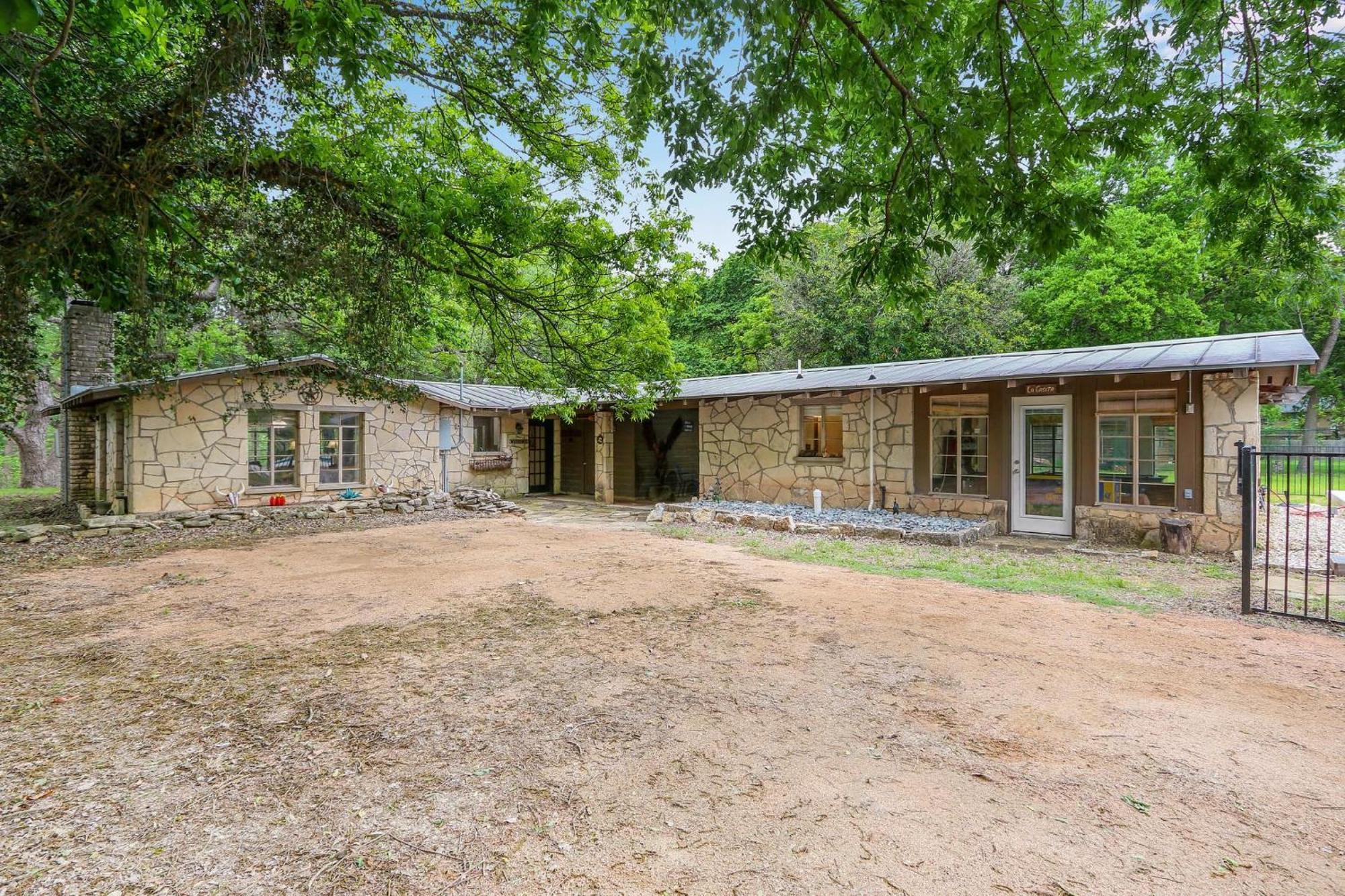 ウィンバリー Rock House On Cypress Creekヴィラ エクステリア 写真