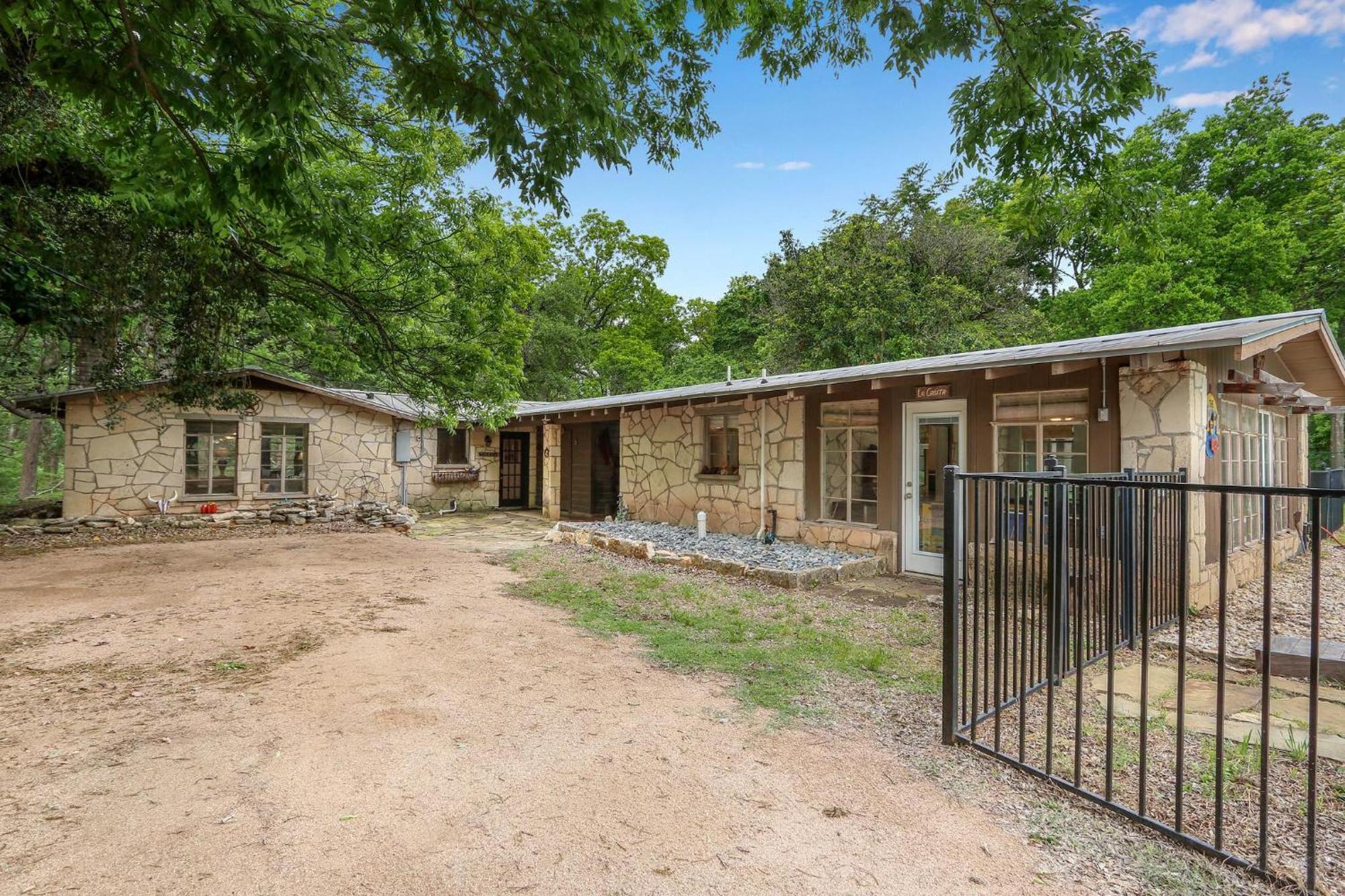 ウィンバリー Rock House On Cypress Creekヴィラ エクステリア 写真