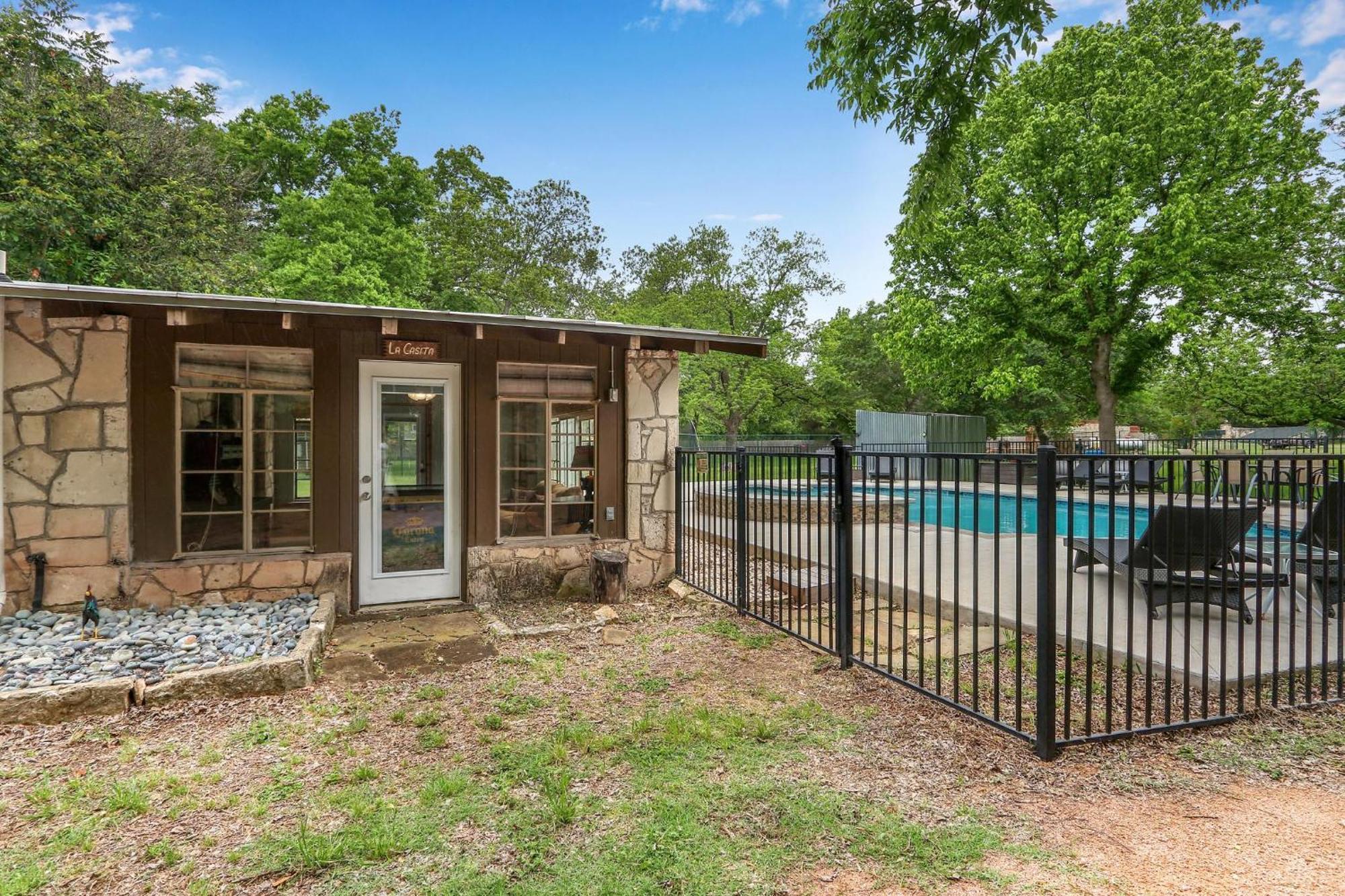ウィンバリー Rock House On Cypress Creekヴィラ エクステリア 写真