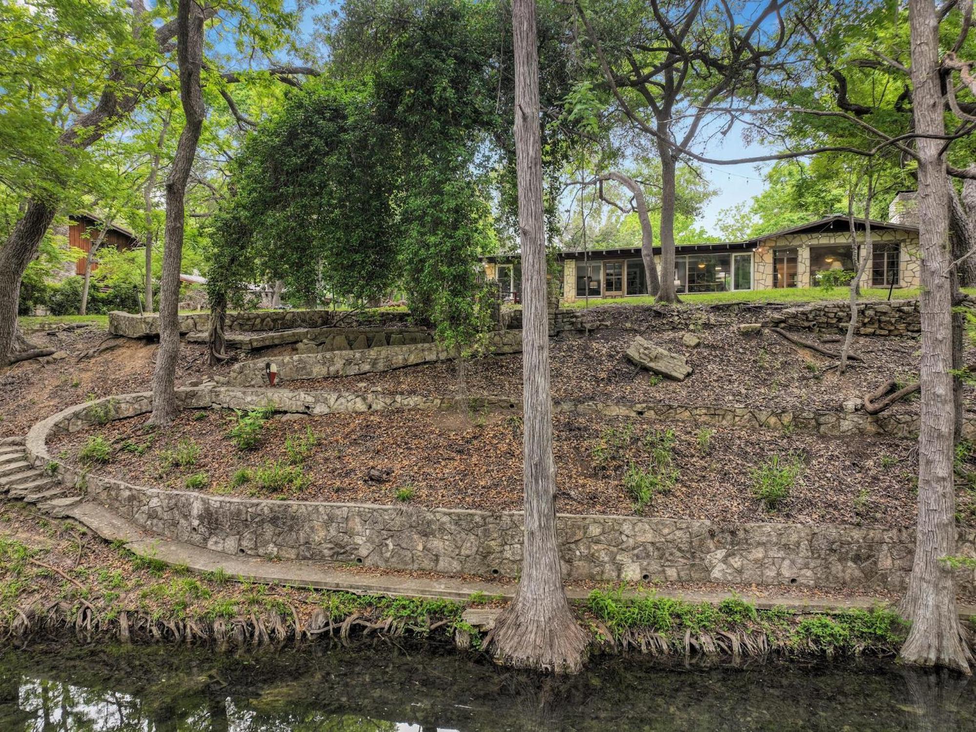 ウィンバリー Rock House On Cypress Creekヴィラ エクステリア 写真
