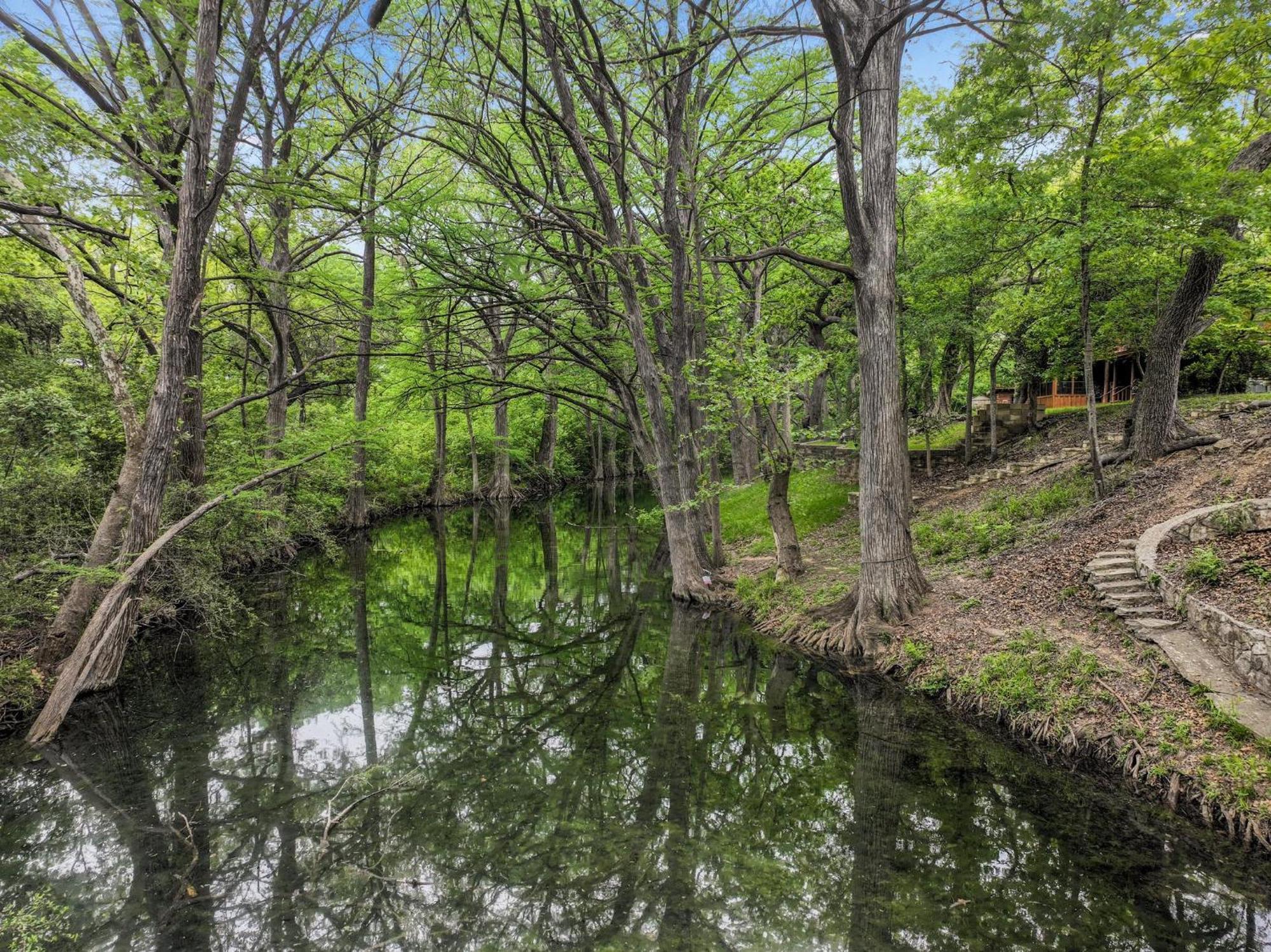 ウィンバリー Rock House On Cypress Creekヴィラ エクステリア 写真
